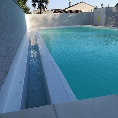 Appartement Dans Villa Avec Piscine Et Jardin Marguerittes Ngoại thất bức ảnh